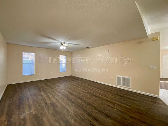 3rd image of 564 Pinehurst Cv