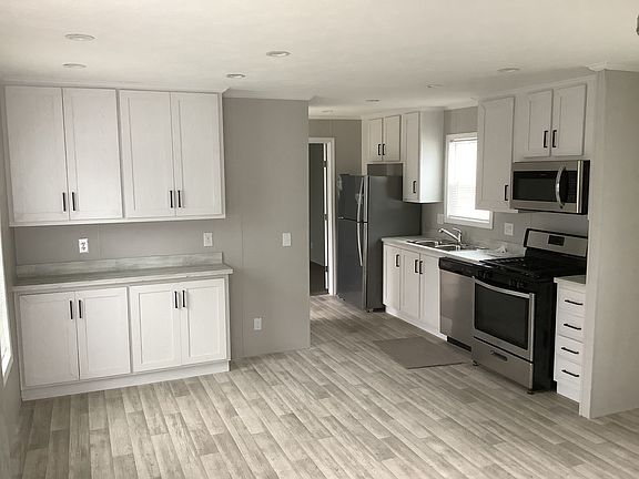 3rd image of 900 W Columbia St #88