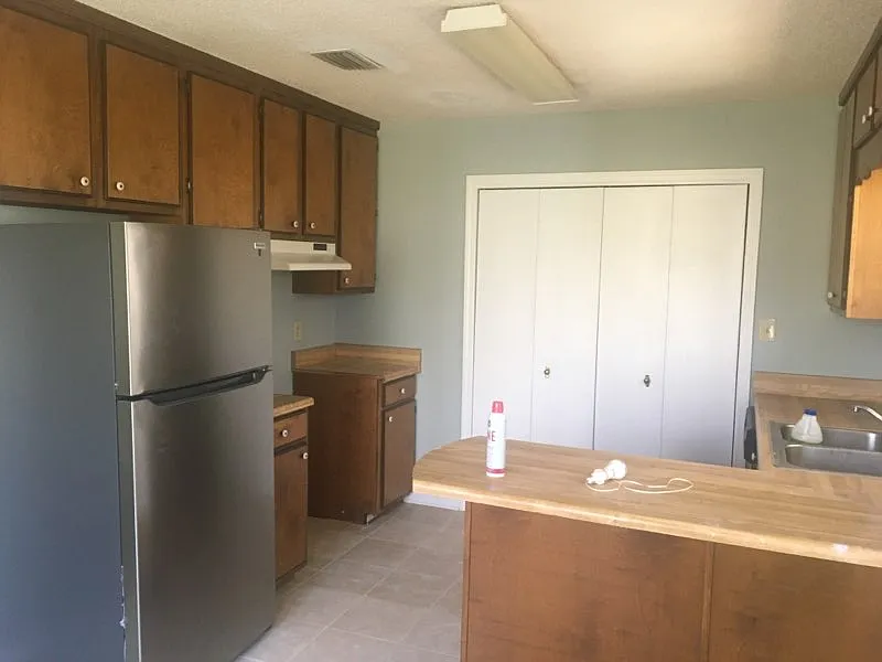 Kitchen - 21399 Shady Grove Ln