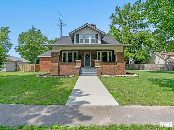 121 W Hill St, Virden, IL 62690