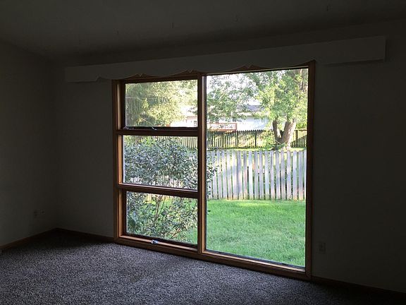 4th image of 1076 Sylvan Dr