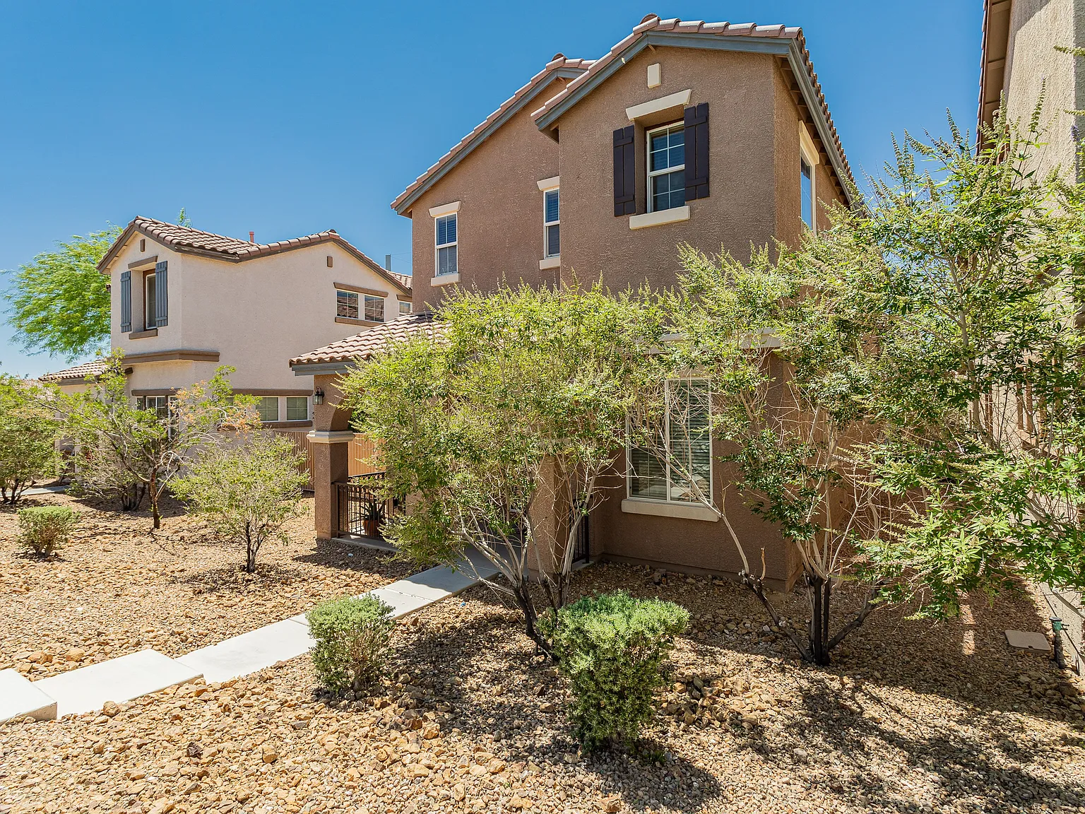 4 bed, 2.5 bath, 1898 sqft, $2,200 — Photo 3