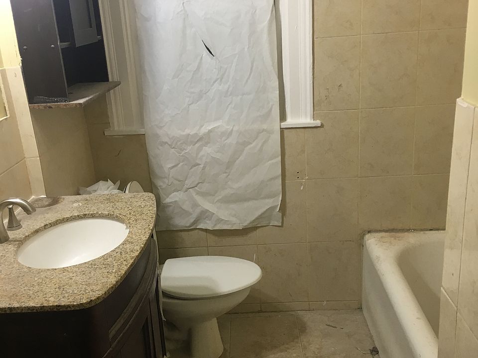 1st image of 28 Pease St APT 3