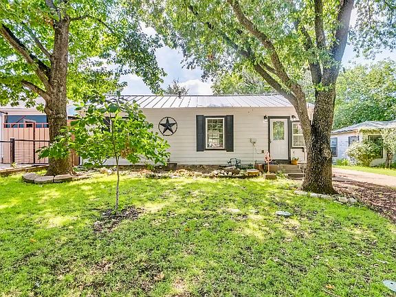 3rd image of 9625 Larga Dr
