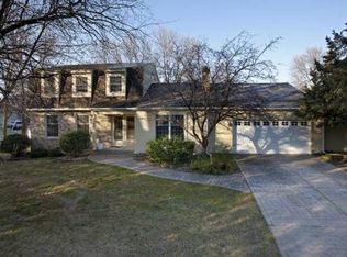 7208 Lakeview Cir, Bloomington, MN 55438