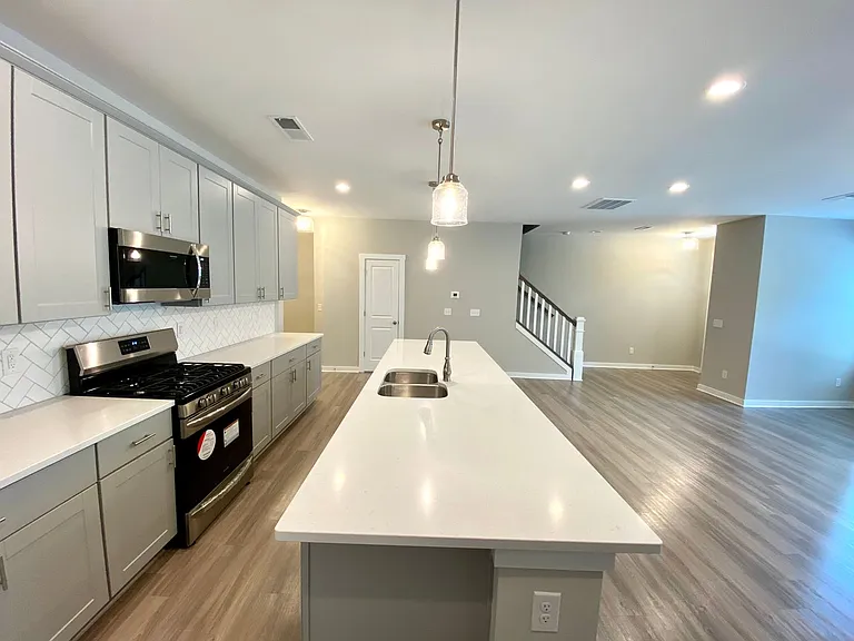 115 Cranford Dr — Photo 5