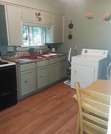 3rd image of 15609 Outer Dr