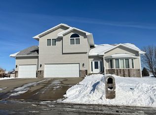3018 Golf View Dr, Norfolk, NE 68701