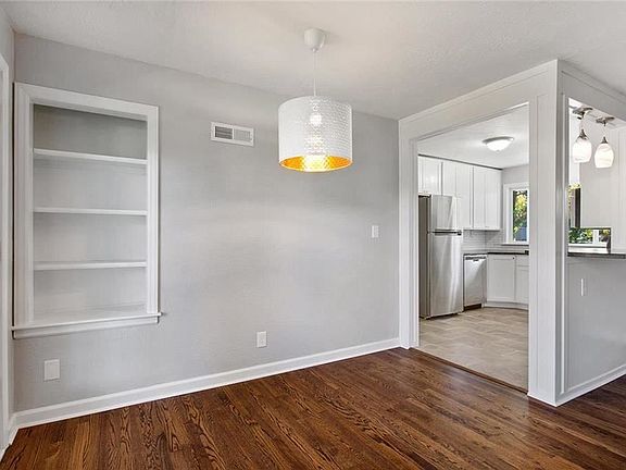 5th image of 2714 W 47th Ter