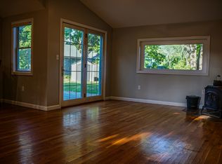 92 Seaver Cir, Bridgeport, CT 06606