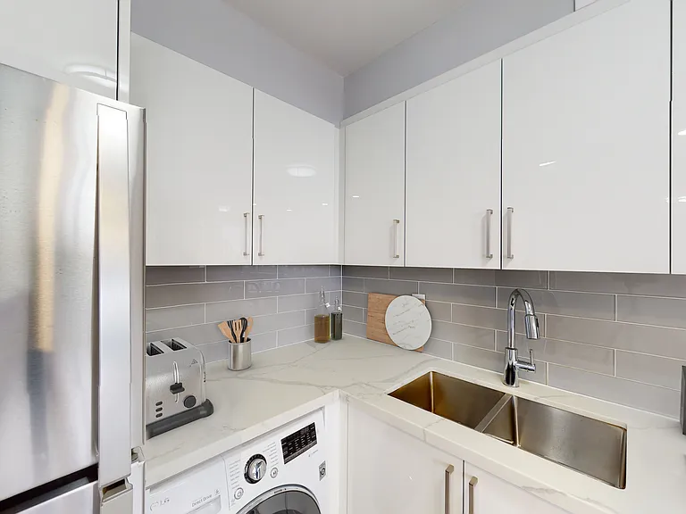 35 High Park Ave — Photo 5