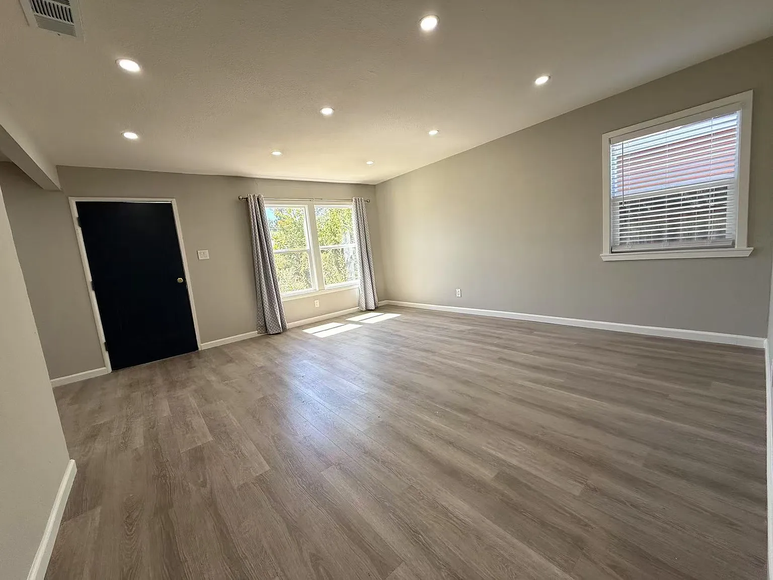 3 bed, 1440 sqft, $2,950 — Photo 2
