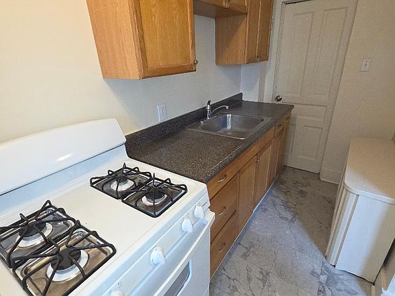 4th image of 212 Guilford Rd