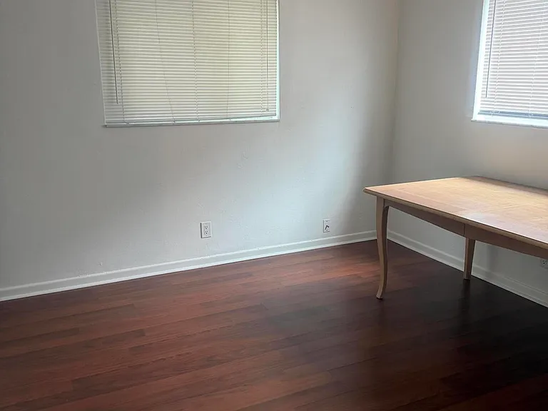 1151 NE 26th Ave — Photo 33