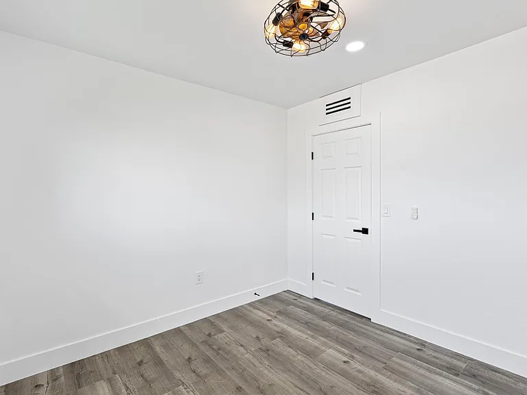 7600 N Miami Ave — Photo 28