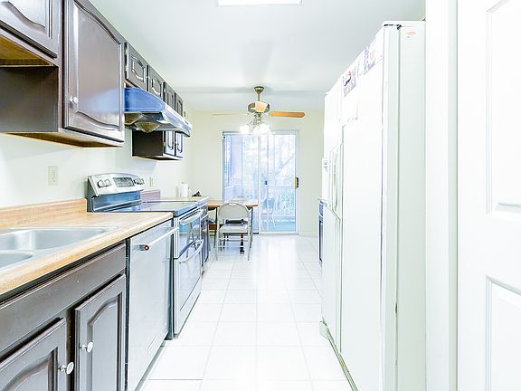 5th image of 920 Guelbreth Ln APT 203
