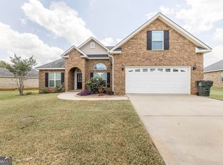 212 Hunts Landing Dr, Kathleen, GA 31047