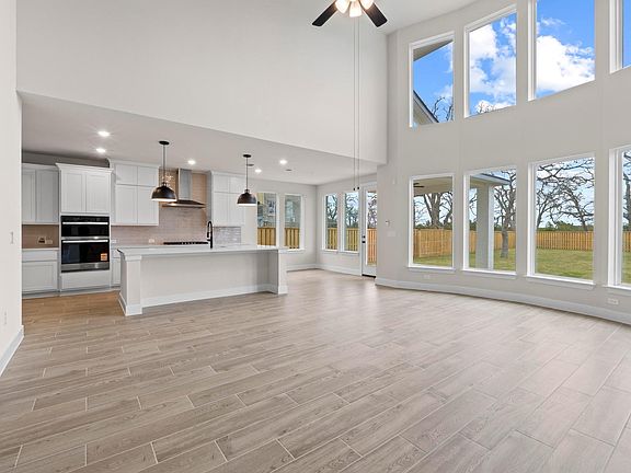5th image of 213 Buckaroo Dr