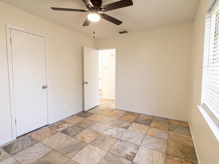 1020 Foley Ave — Photo 22