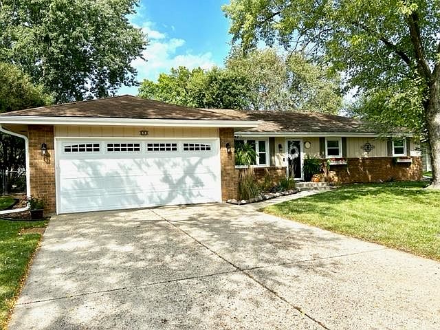 1st image of 858 Firefly Dr