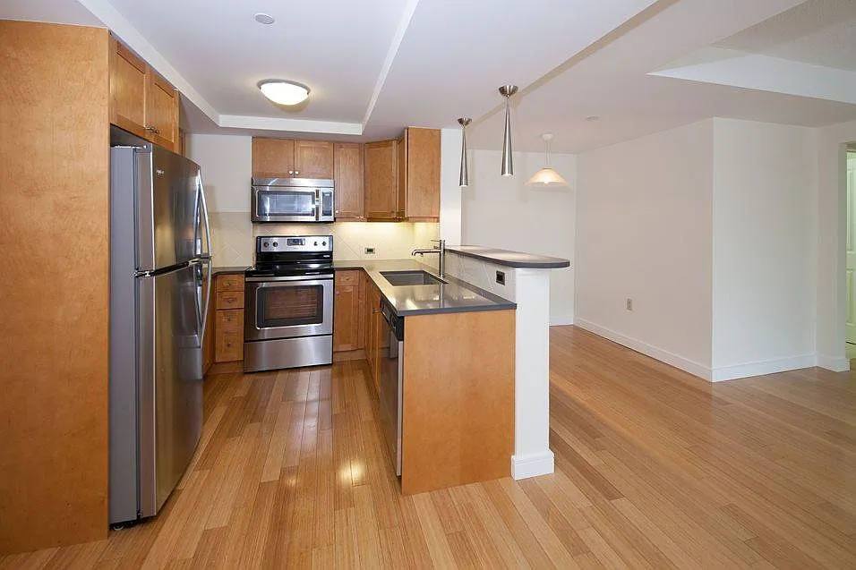 77 Marion — Photo 3
