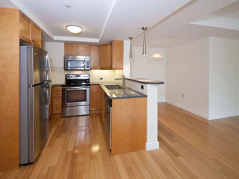 77 Marion — Photo 3