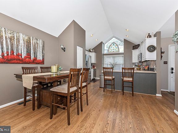 5th image of 6807 Whistling Swan Way