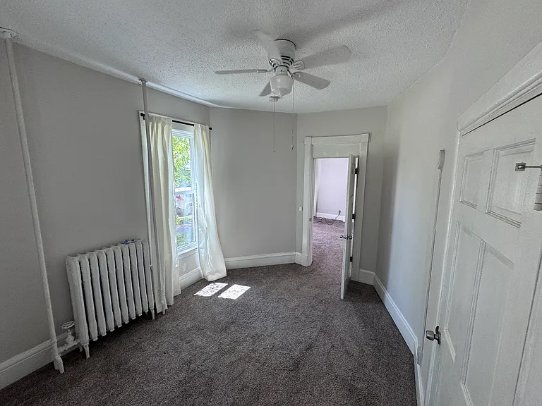 403 Queen Ave N #1 — Photo 10