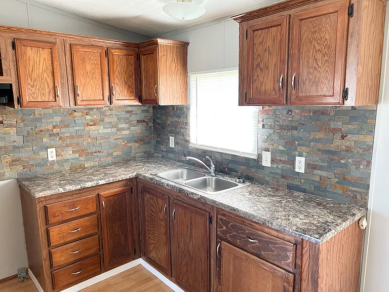 128 Kayla Dr — Photo 4