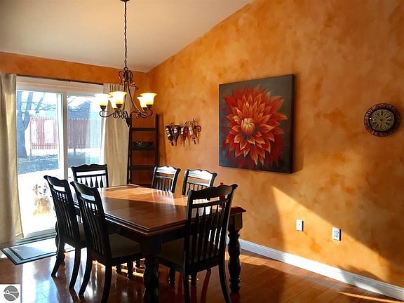4th image of 209 Jonathan Dr