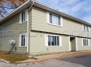 775 Robins Rd APT 2, Hiawatha, IA 52233