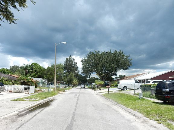 5th image of 8582 Briar Grove Cir