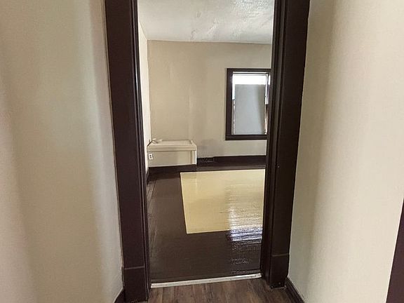 5th image of 412 Wayne Ave