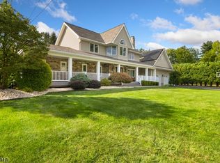 85 Mountain Ridge Dr, Wayne, NJ 07470