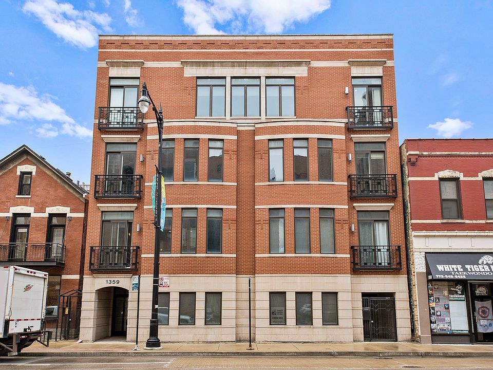 This all brick building is walking distance to the red, brown and purple El lines at Fullerton as we
