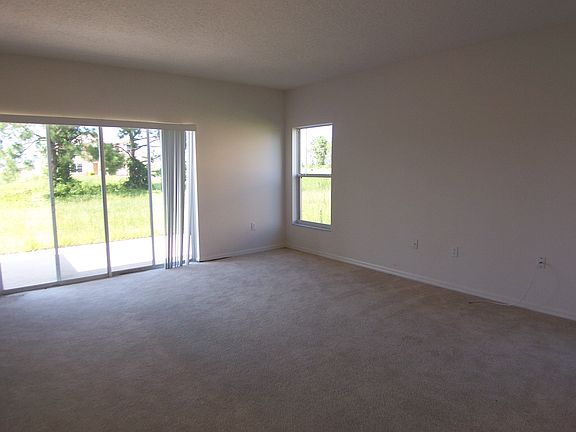 5th image of 152 Columbia Dr