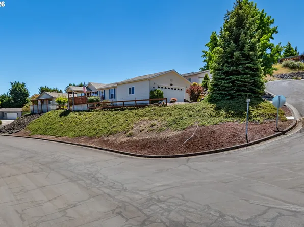104 Angelcrest Ct, Roseburg, OR 97471