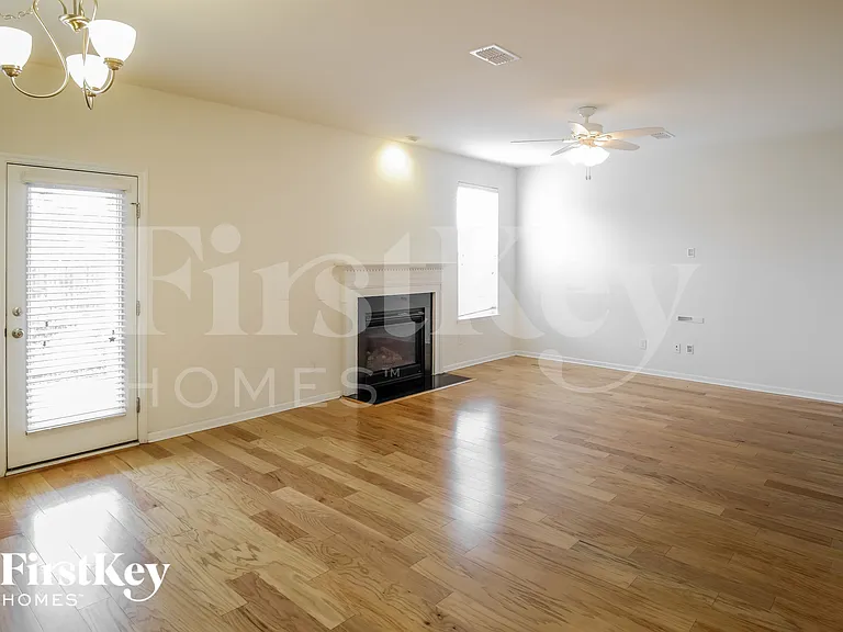 318 Beachgrass Ln — Photo 3
