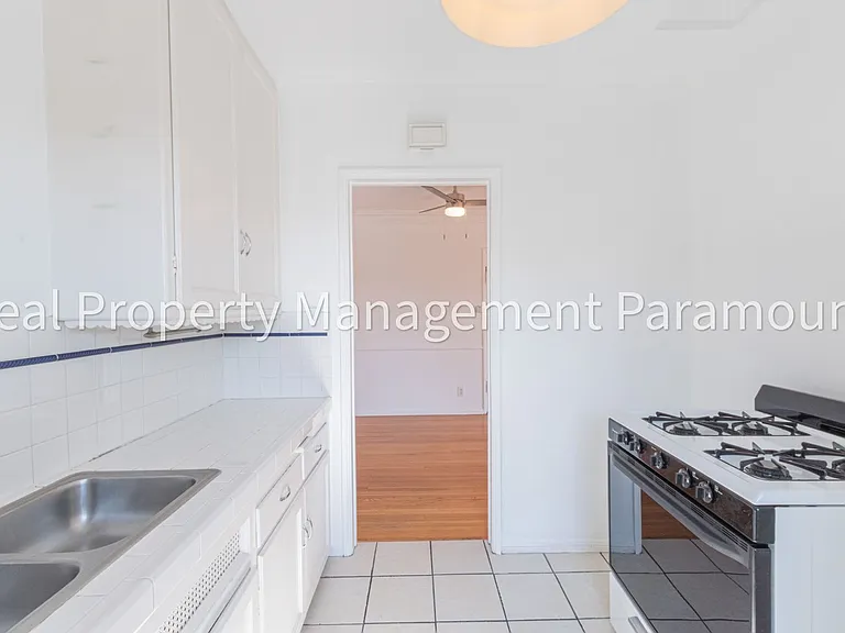 1460 S Orange Grove Ave — Photo 32
