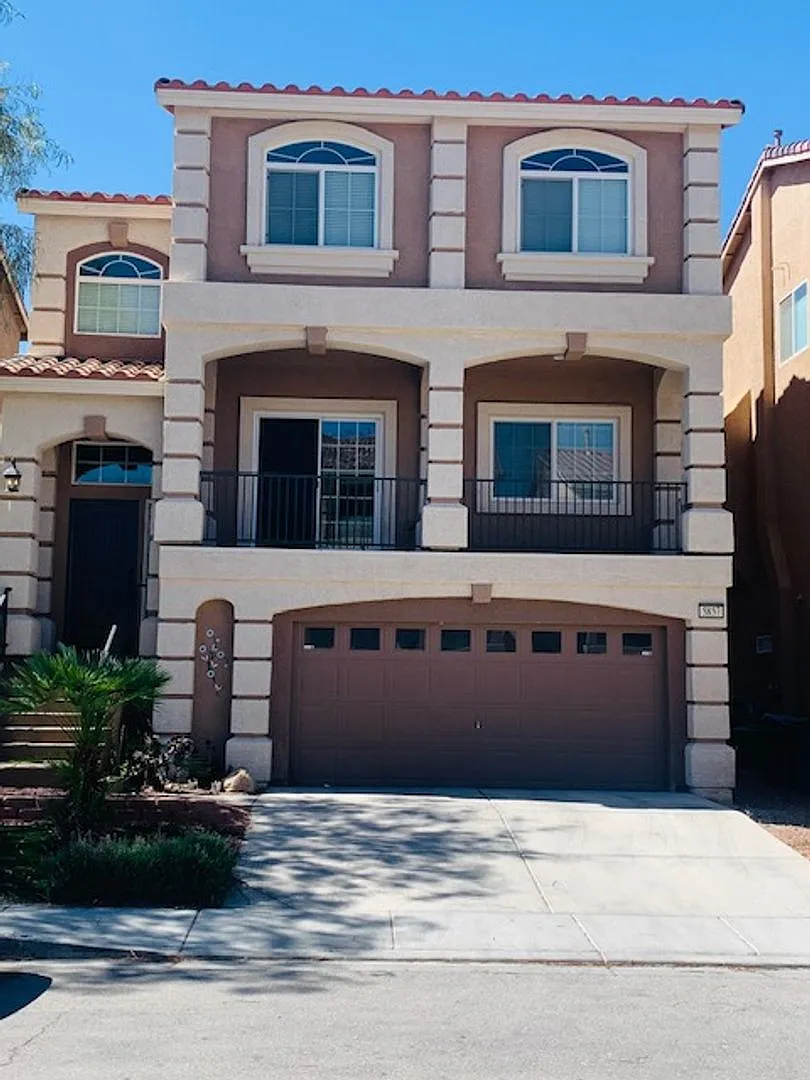 4-Bedroom with pool — Photo 2