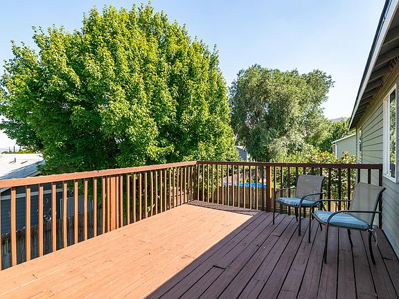 3rd image of 1701 Lincoln Park Cir