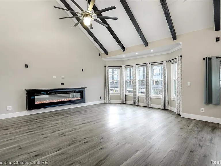 2542 Woodward Ave — Photo 3