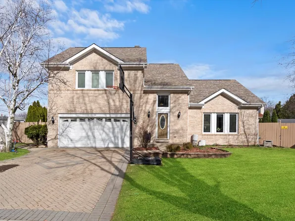 10 Taylor Ct, Bolingbrook, IL 60490