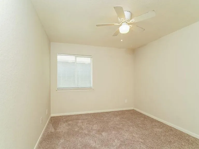 945 Cypress Ml — Photo 14