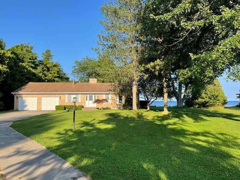 1st image of 877 Lakeview Dr