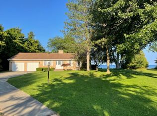 877 Lakeview Dr, Harbor Beach, MI 48441