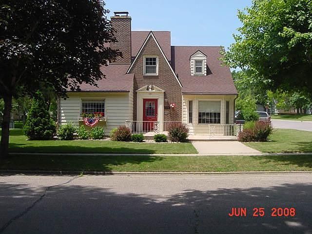 1st image of 1121 N 7th St