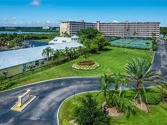 2nd image of 19451 Gulf Blvd APT 308