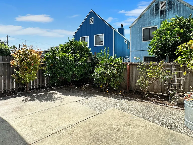 1717 Chase St — Photo 9