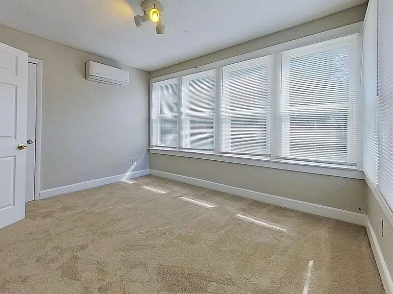 54 W 27th St — Photo 16